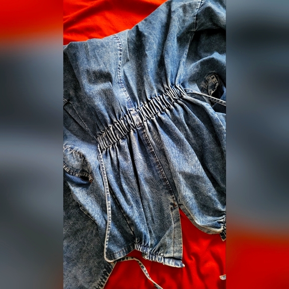 Hooded jean jacket size medium - Picture 3 of 8